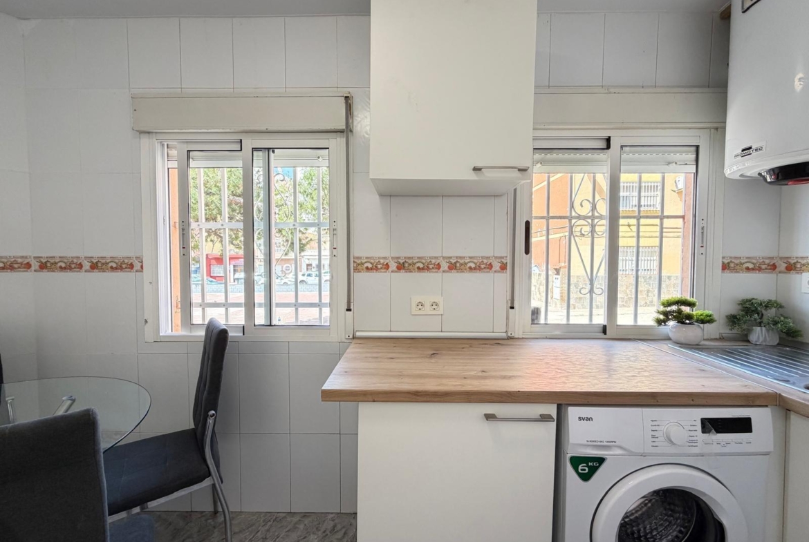 REFORMED 2-BEDROOM APARTMENT. 1 BATHROOM. WITH 65 M2. PARK OF NATIONS AREA. BEACH 800 METERS AWAY.