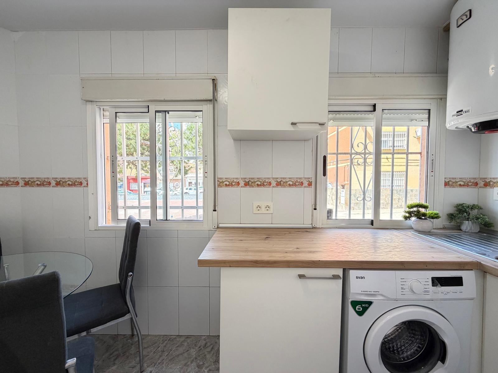 5-16-54 REFORMED 2-BEDROOM APARTMENT. 1 BATHROOM. WITH 65 M2. PARK OF NATIONS AREA. BEACH 800 METERS AWAY.