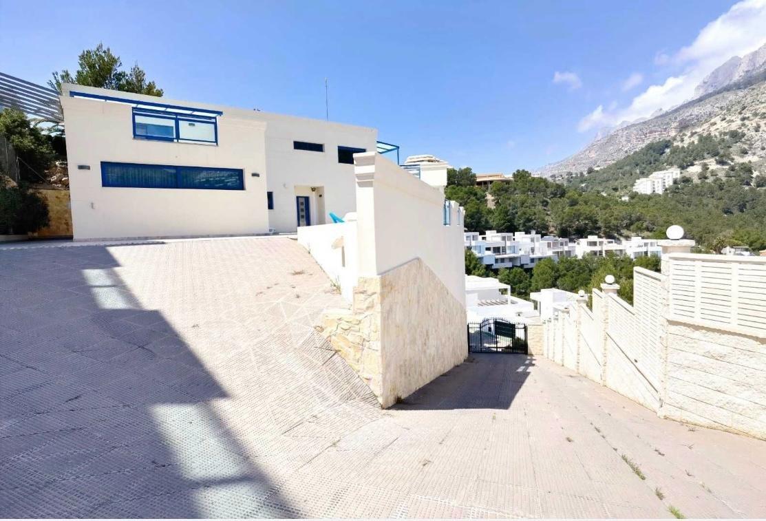 🏡 Live in Altea Hills — one of the most prestigious and secure locations on the Costa Blanca.