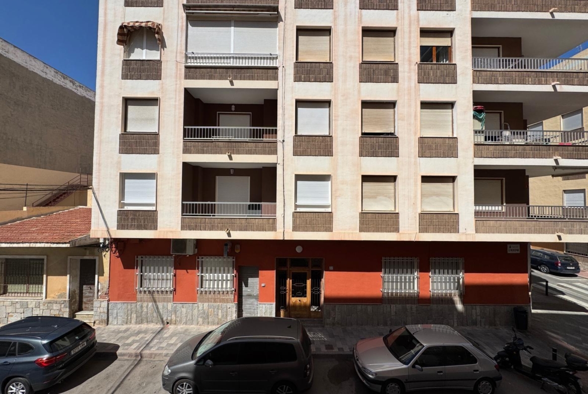 TOTALLY RENOVATED APARTMENT 20 METERS FROM THE BEACH WITH 100 M2 OF SURFACE. 3 BEDROOMS. 1 BATHROOMS.