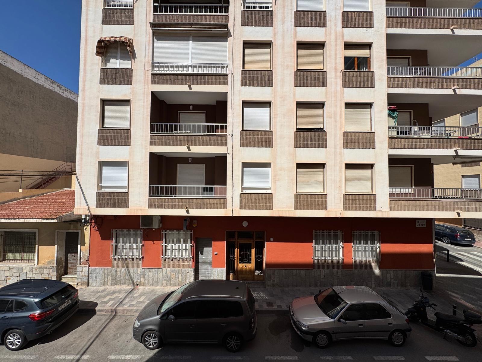 TOTALLY RENOVATED APARTMENT 20 METERS FROM THE BEACH WITH 100 M2 OF SURFACE. 3 BEDROOMS. 1 BATHROOMS.