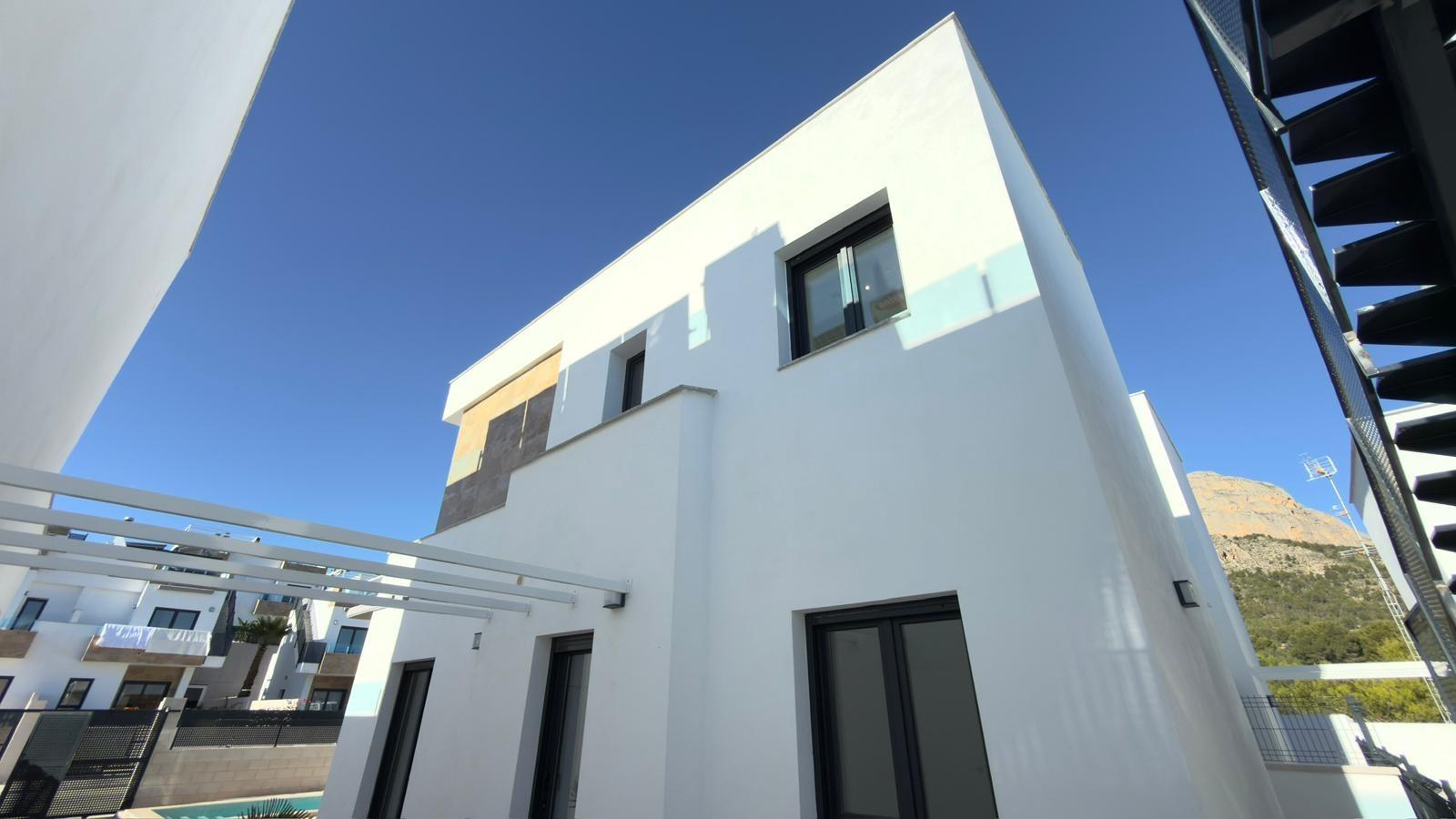 5-16-65 Exclusive villa in Polop with mountain views