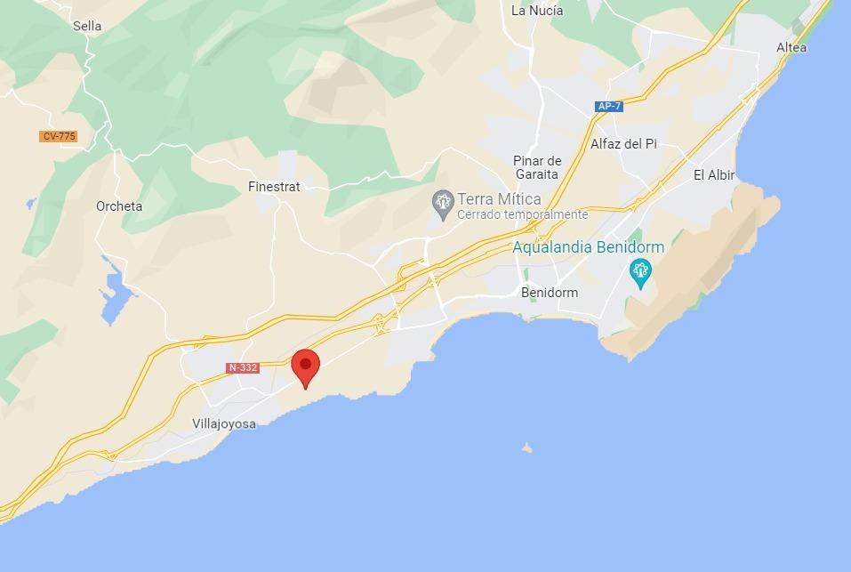 Newly built villa with private pool and next to the sea