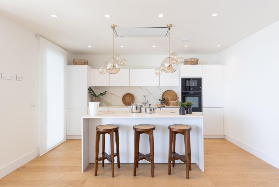 Last luxury apartments on the first line of Poniente beach