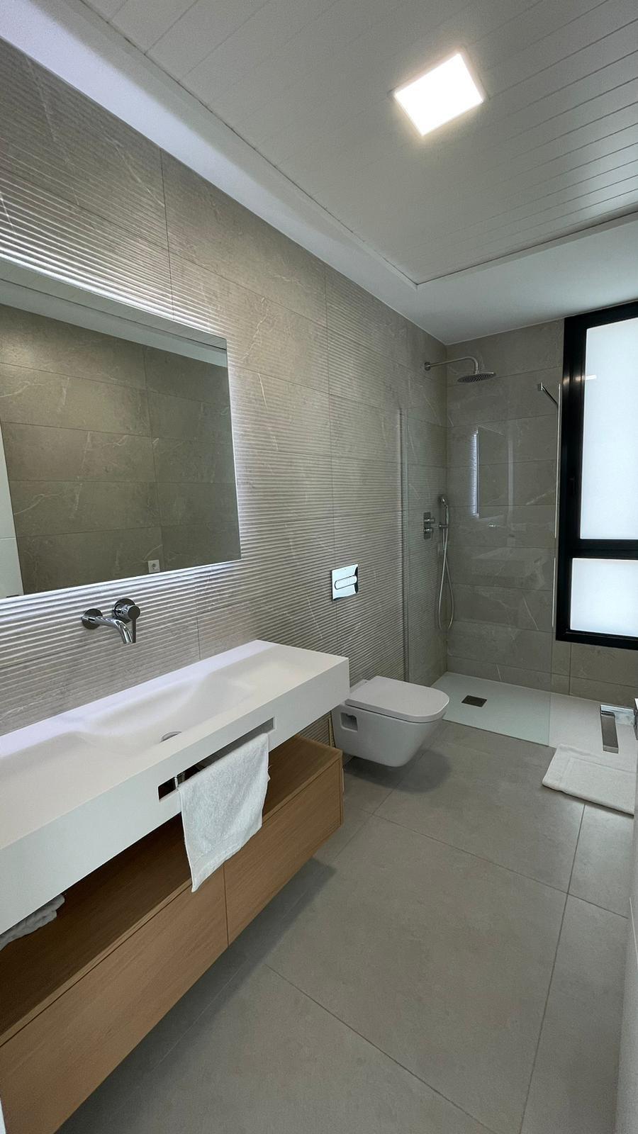 SPECTACULAIR MODERN TORN KEY VILLA