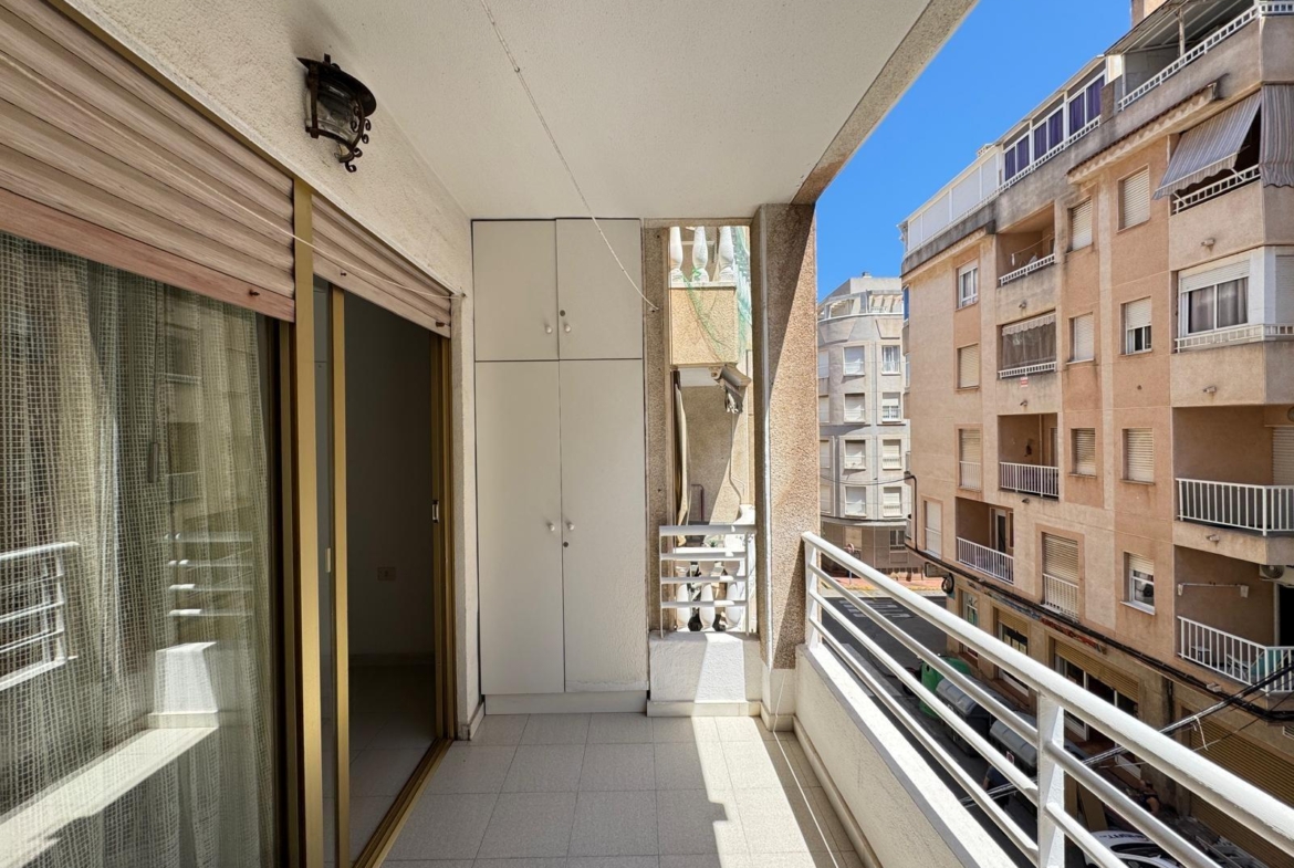 AMPLIO APARTAMENTO DE 99 M2 A 350 METROS DE PLAYA DEL CURA. 2 DORM. 1 BAÑO.