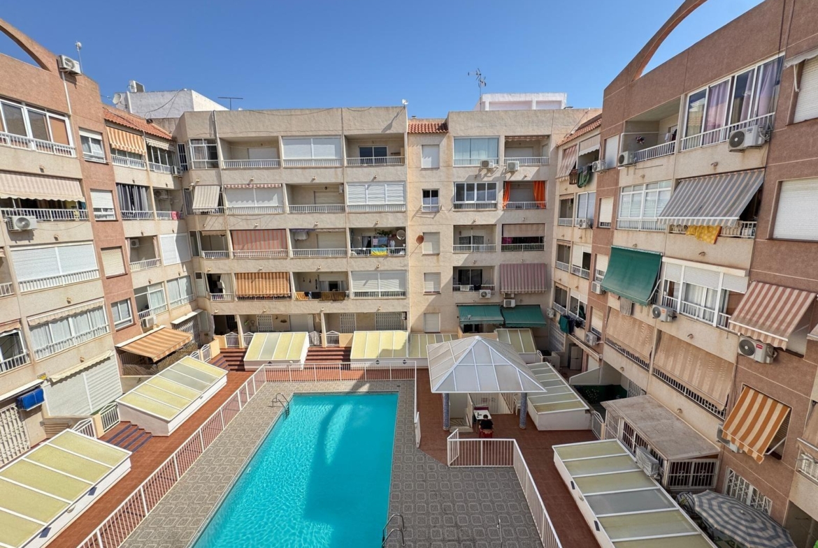 ESTUDIO A 250 METROS DE PLAYA DE LOS LOCOS Y CON 25 M2. CON PISCINA COMUNITARIA.