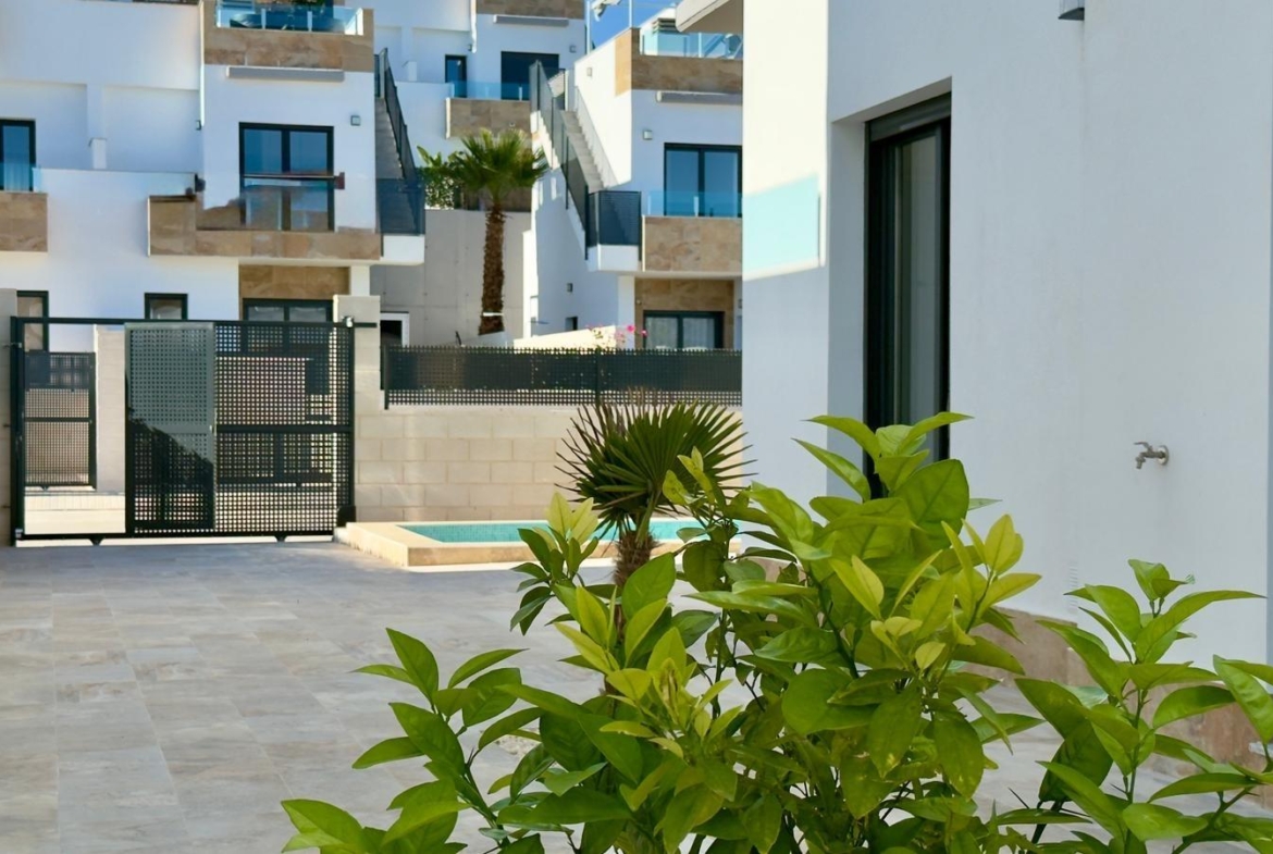 Exclusive villa in Polop with mountain views