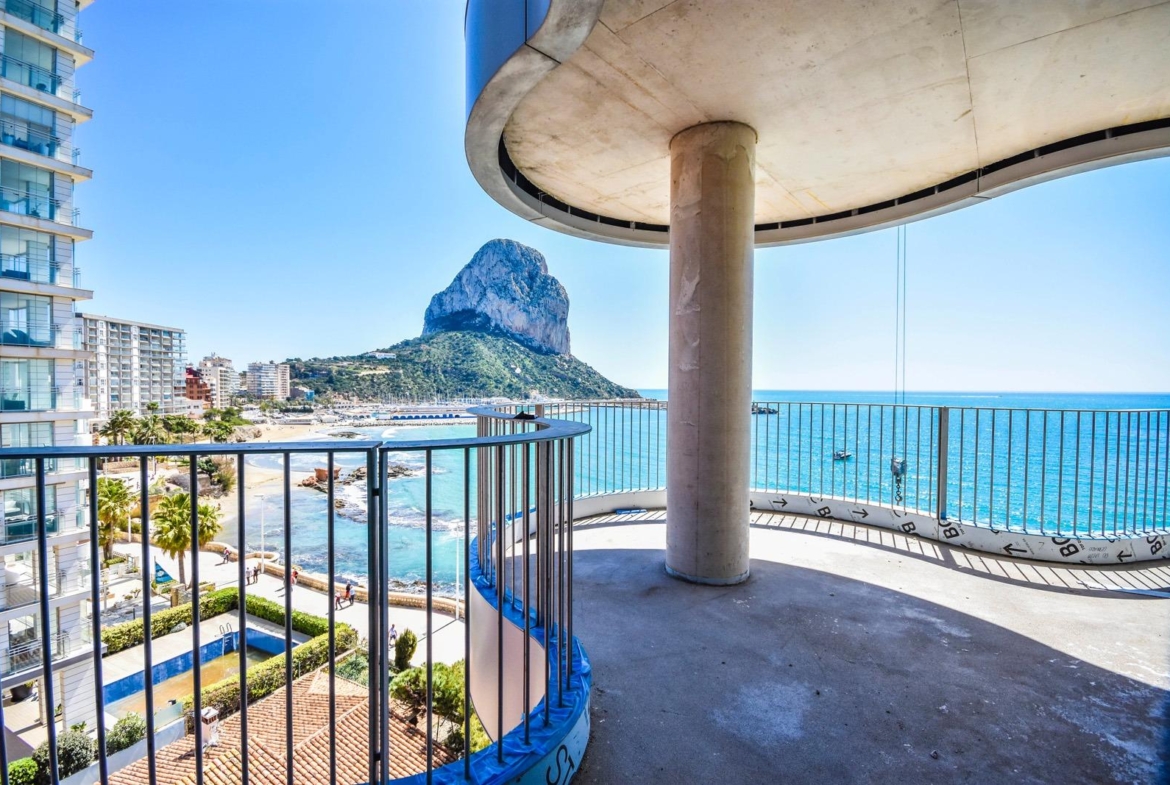 Homes with modern design and high technology on the front line