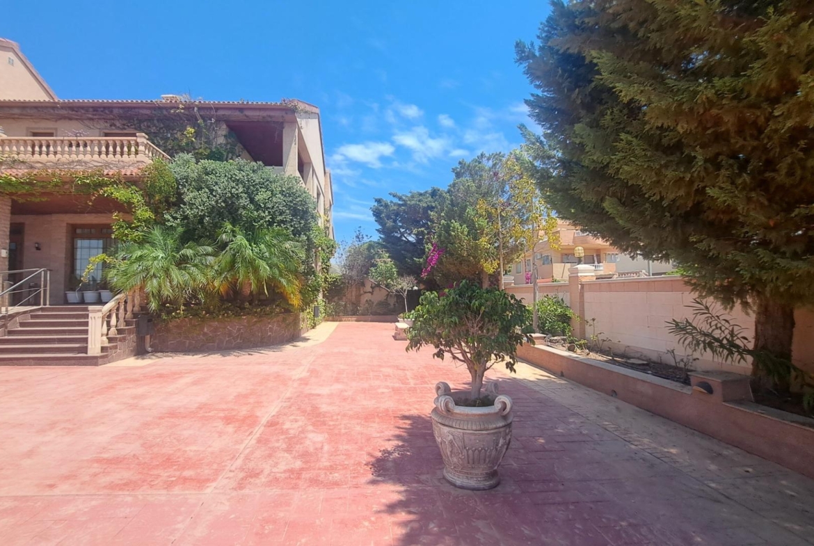 RESTAURANTE EN CABO ROIG. CON 871 M2.