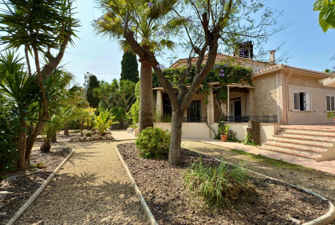 Exclusieve Villa Omringd door de natuur in Alicante