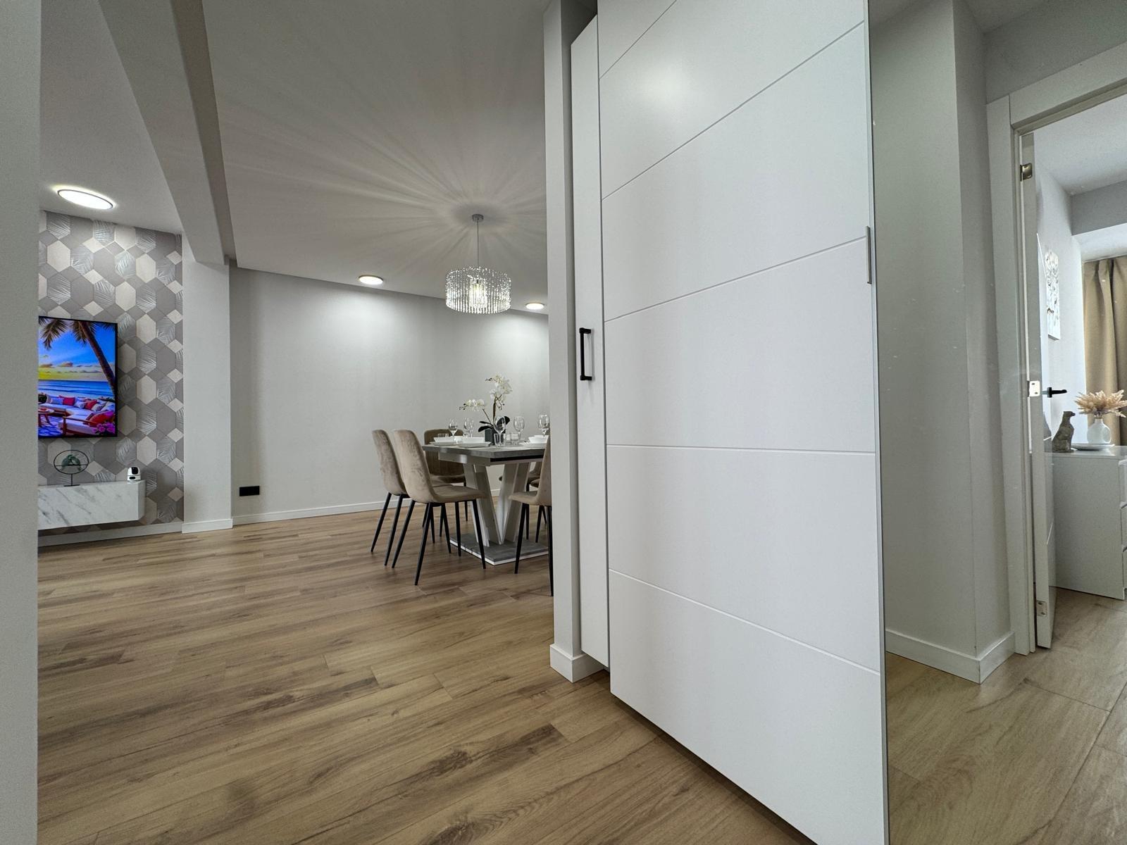 TOTALLY RENOVATED APARTMENT 20 METERS FROM THE BEACH WITH 100 M2 OF SURFACE. 3 BEDROOMS. 1 BATHROOMS.