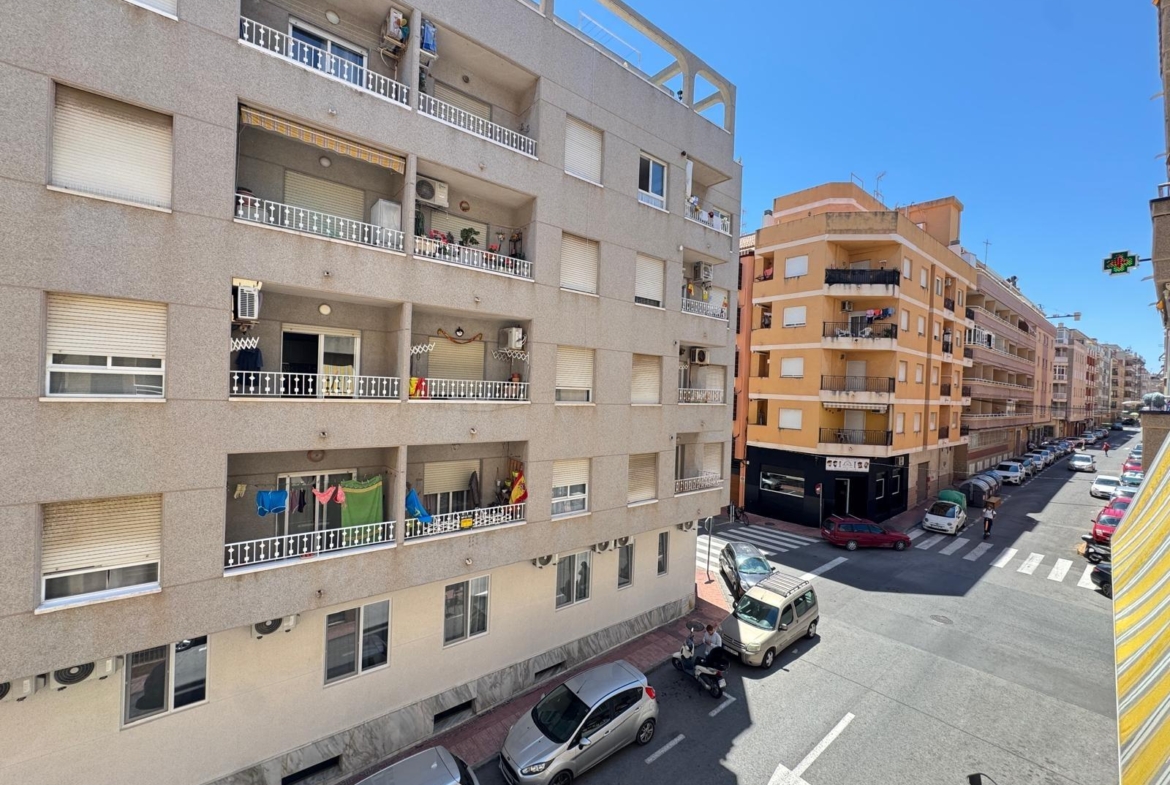 AMPLIO APARTAMENTO DE 99 M2 A 350 METROS DE PLAYA DEL CURA. 2 DORM. 1 BAÑO.