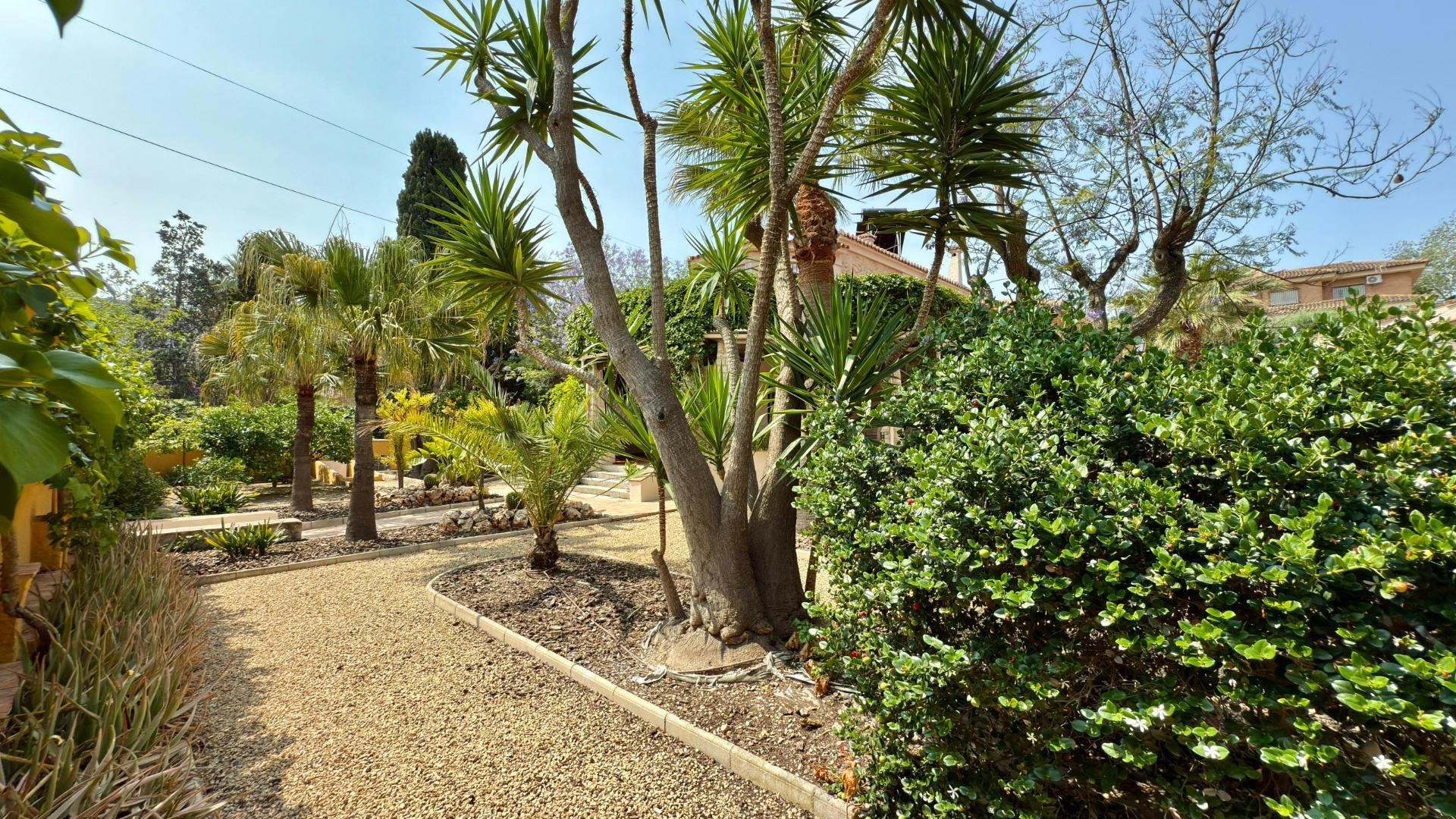 5-19-40 Exclusieve Villa Omringd door de natuur in Alicante