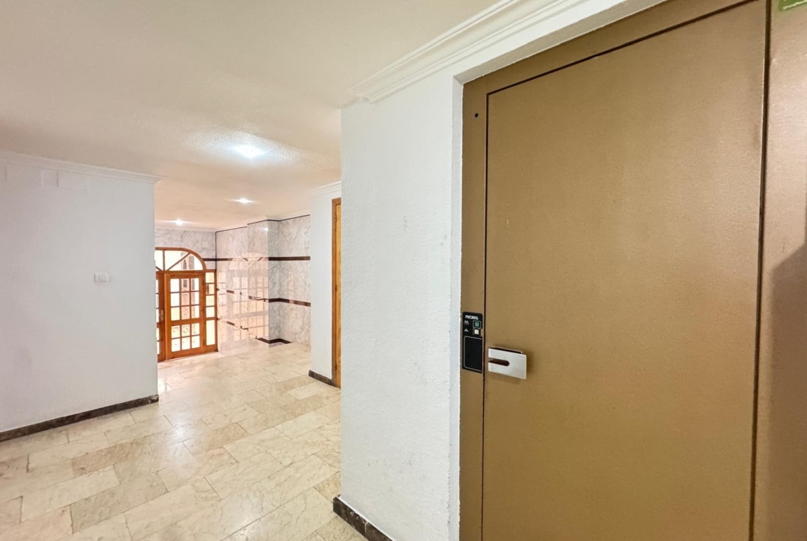 ESTUDIO A 250 METROS DE PLAYA DE LOS LOCOS Y CON 25 M2. CON PISCINA COMUNITARIA.