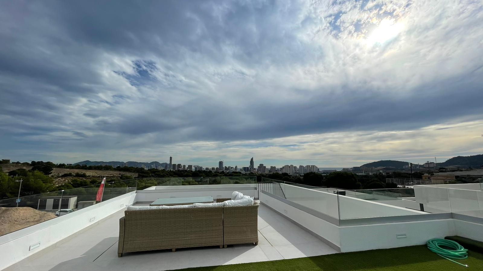SPECTACULAIR MODERN TORN KEY VILLA