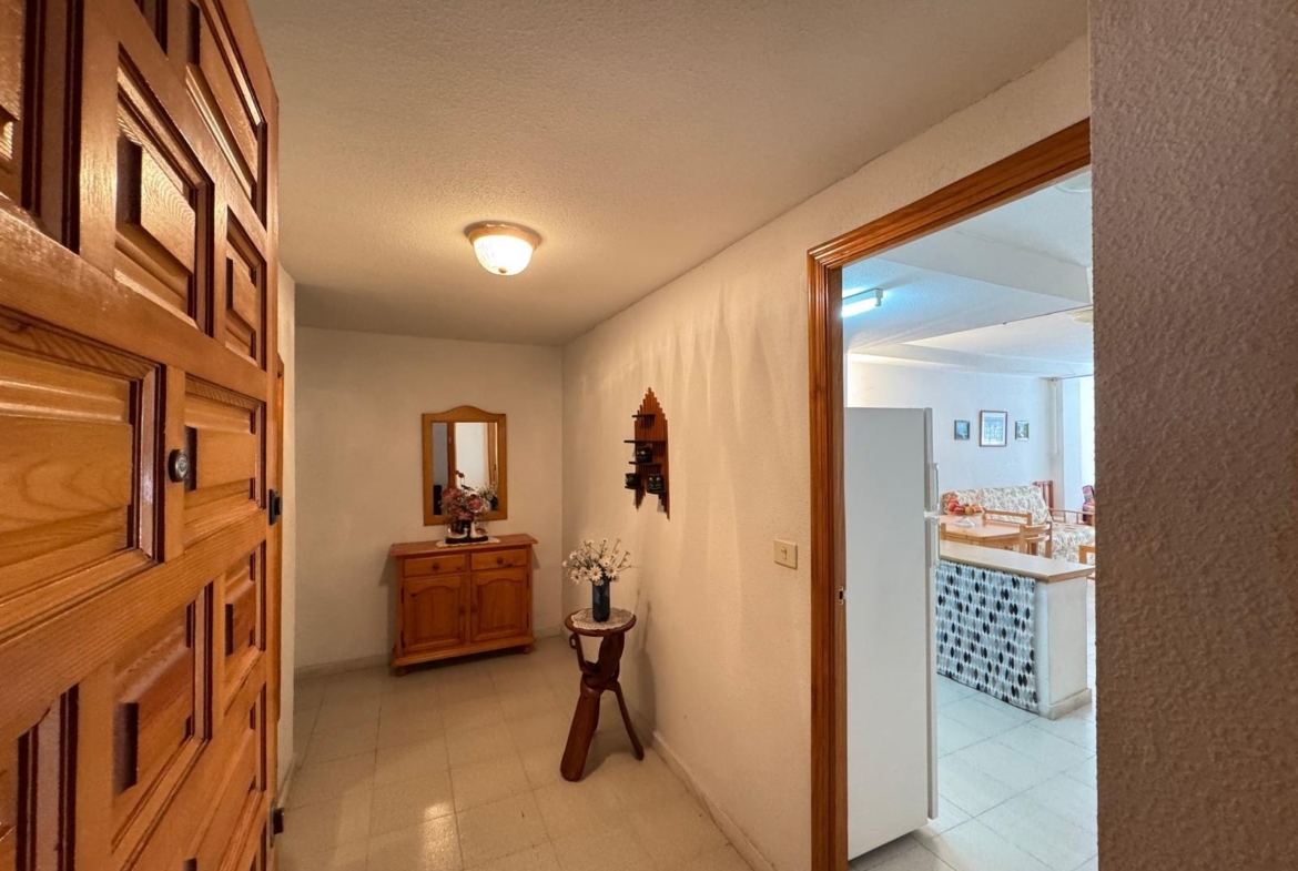 AMPLIO APARTAMENTO DE 99 M2 A 350 METROS DE PLAYA DEL CURA. 2 DORM. 1 BAÑO.