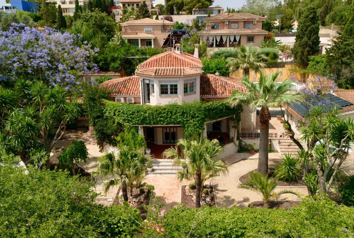 Exclusieve Villa Omringd door de natuur in Alicante