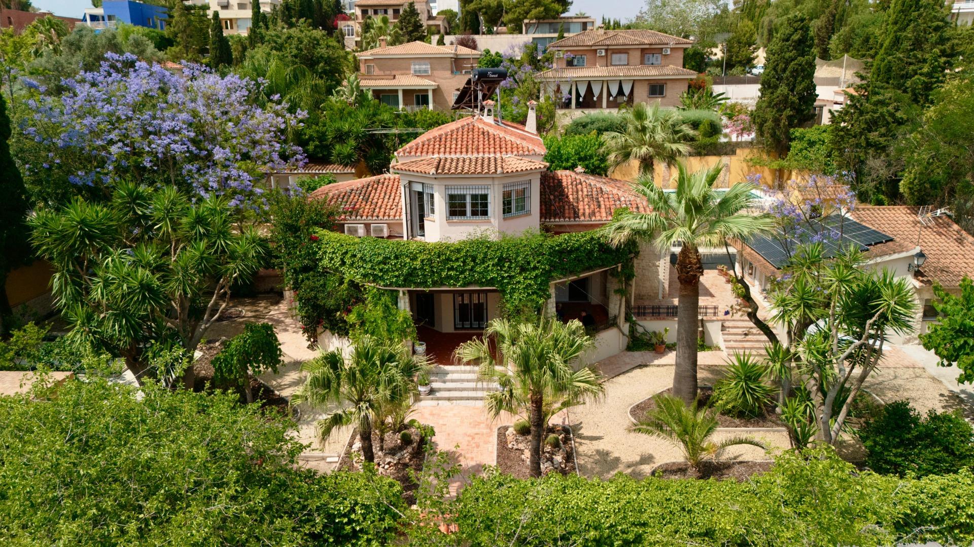 5-2-62 Exclusieve Villa Omringd door de natuur in Alicante