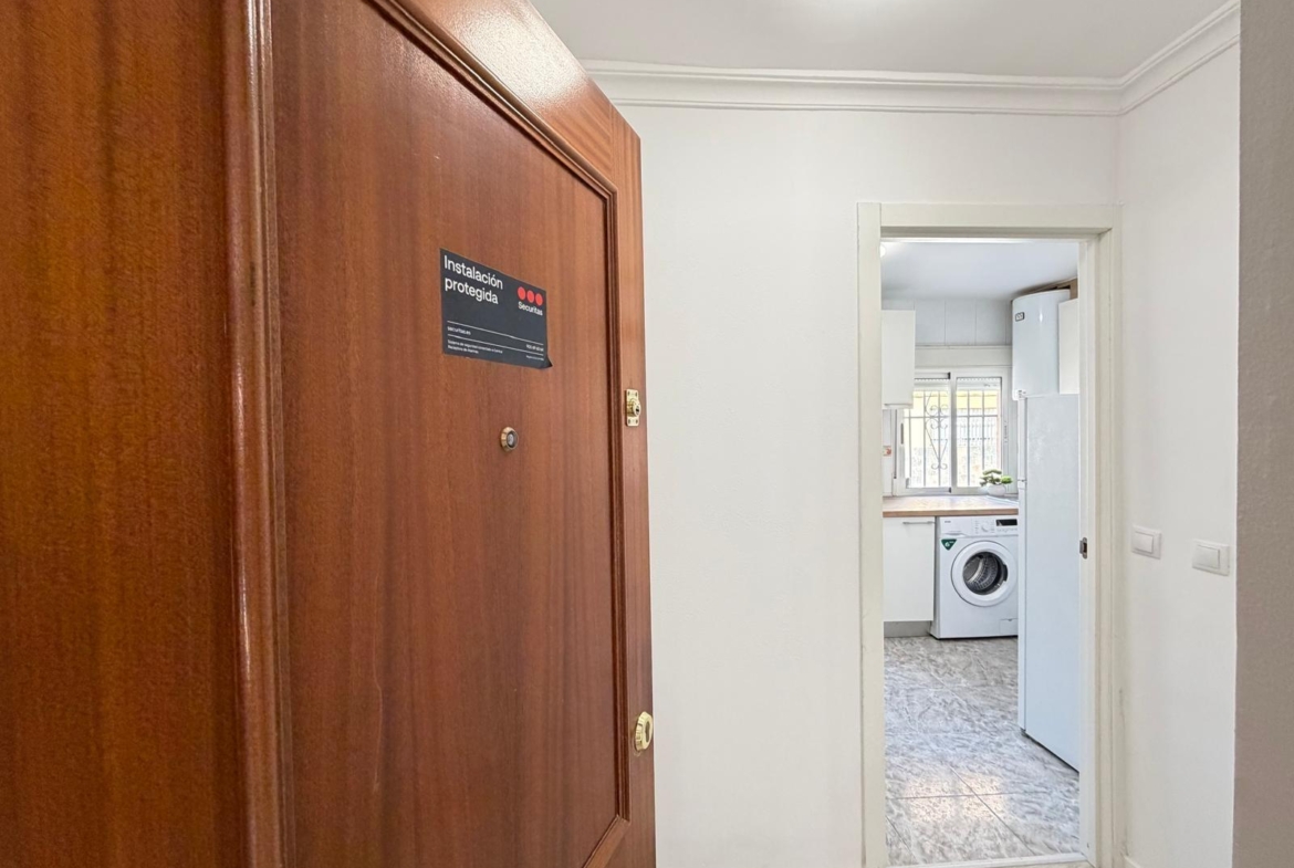 REFORMED 2-BEDROOM APARTMENT. 1 BATHROOM. WITH 65 M2. PARK OF NATIONS AREA. BEACH 800 METERS AWAY.