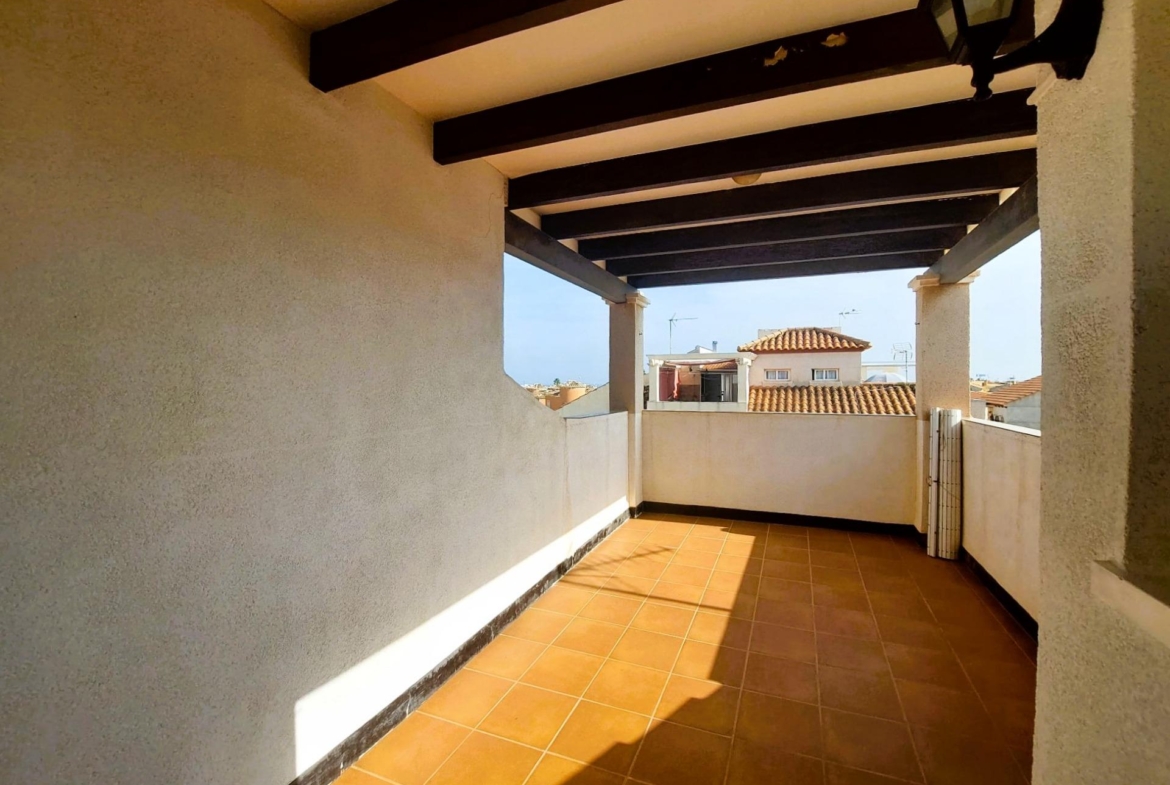 Nice bungalow on the upper floor with private solarium and sea views