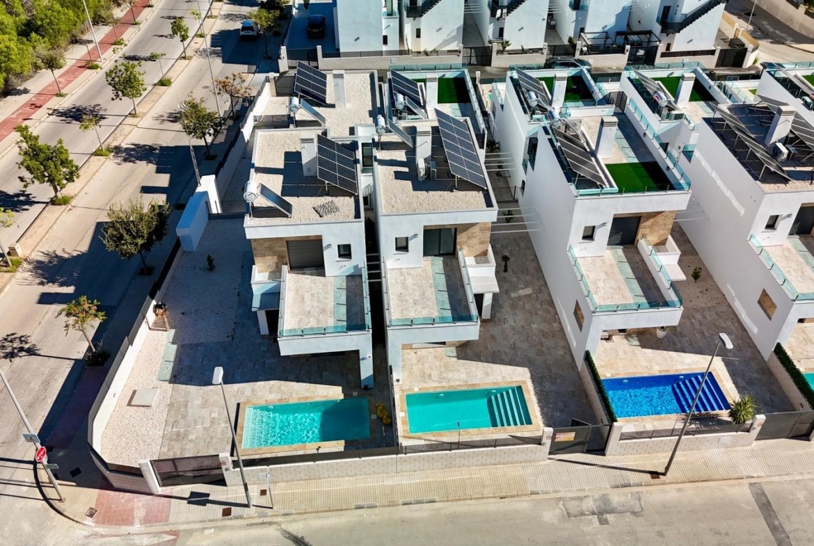 Exclusive villa in Polop with mountain views