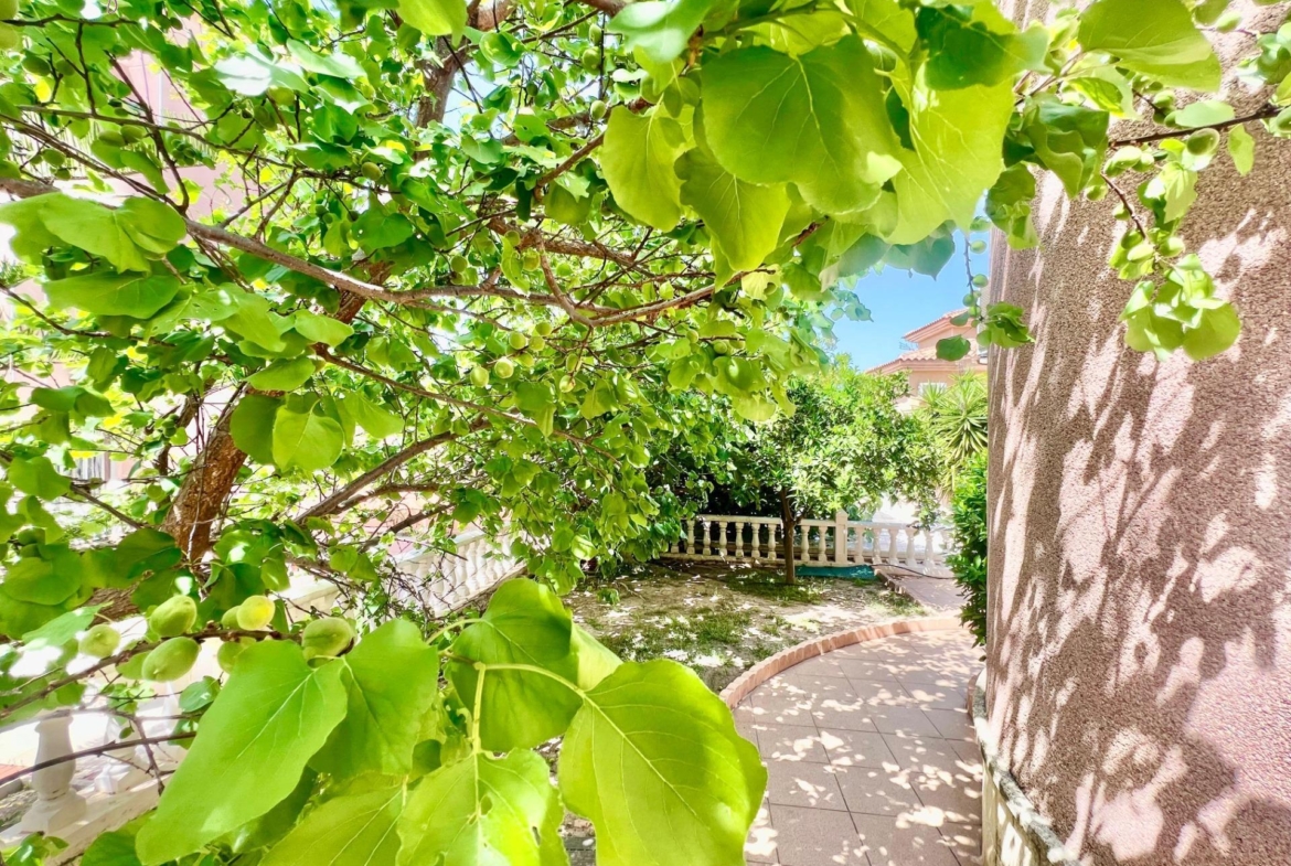 LUXURY AND LIGHT IN LOS BALCONES: YOUR VILLA WITH PRIVATE POOL AND HIGH POTENTIAL