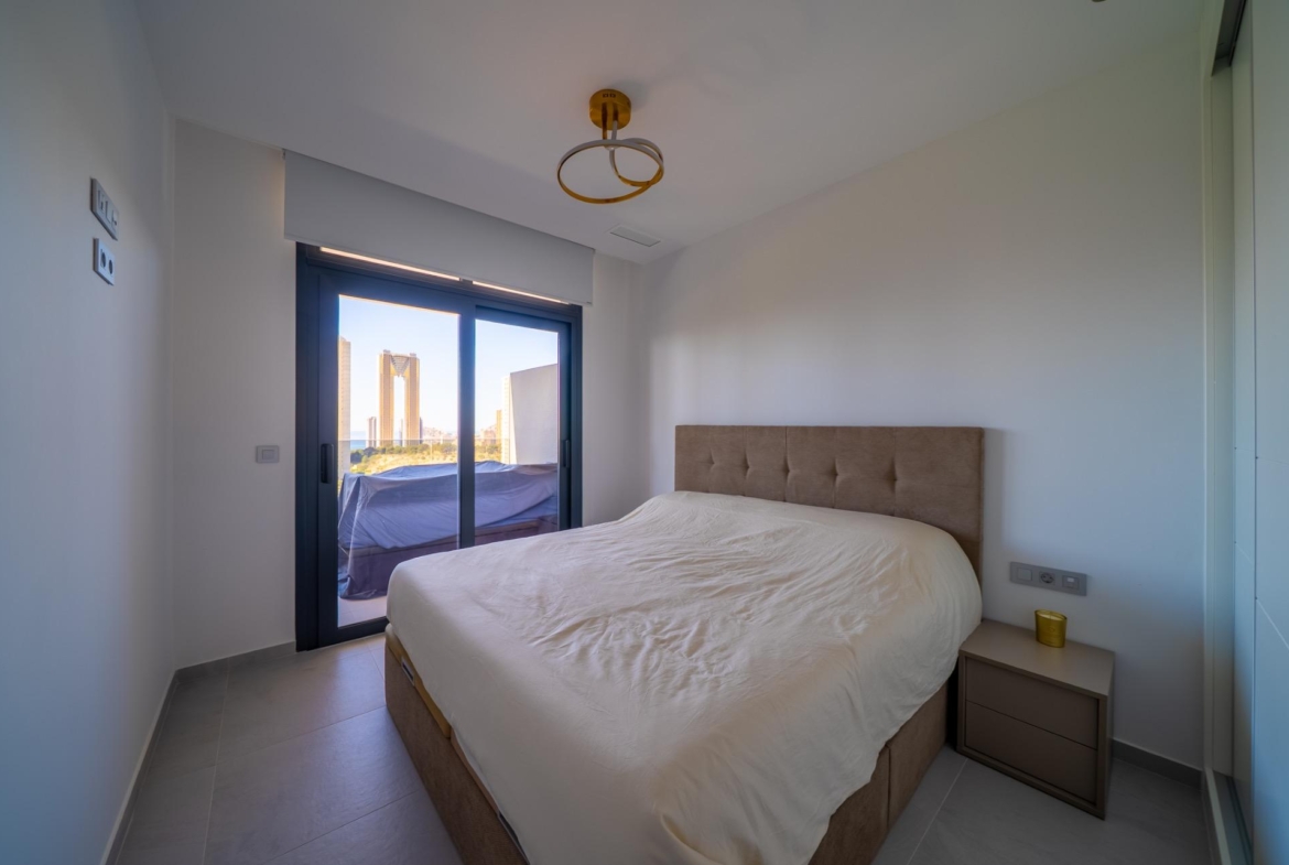 Ruim 2-slaapkamer appartement in het Eagle Tower Complex