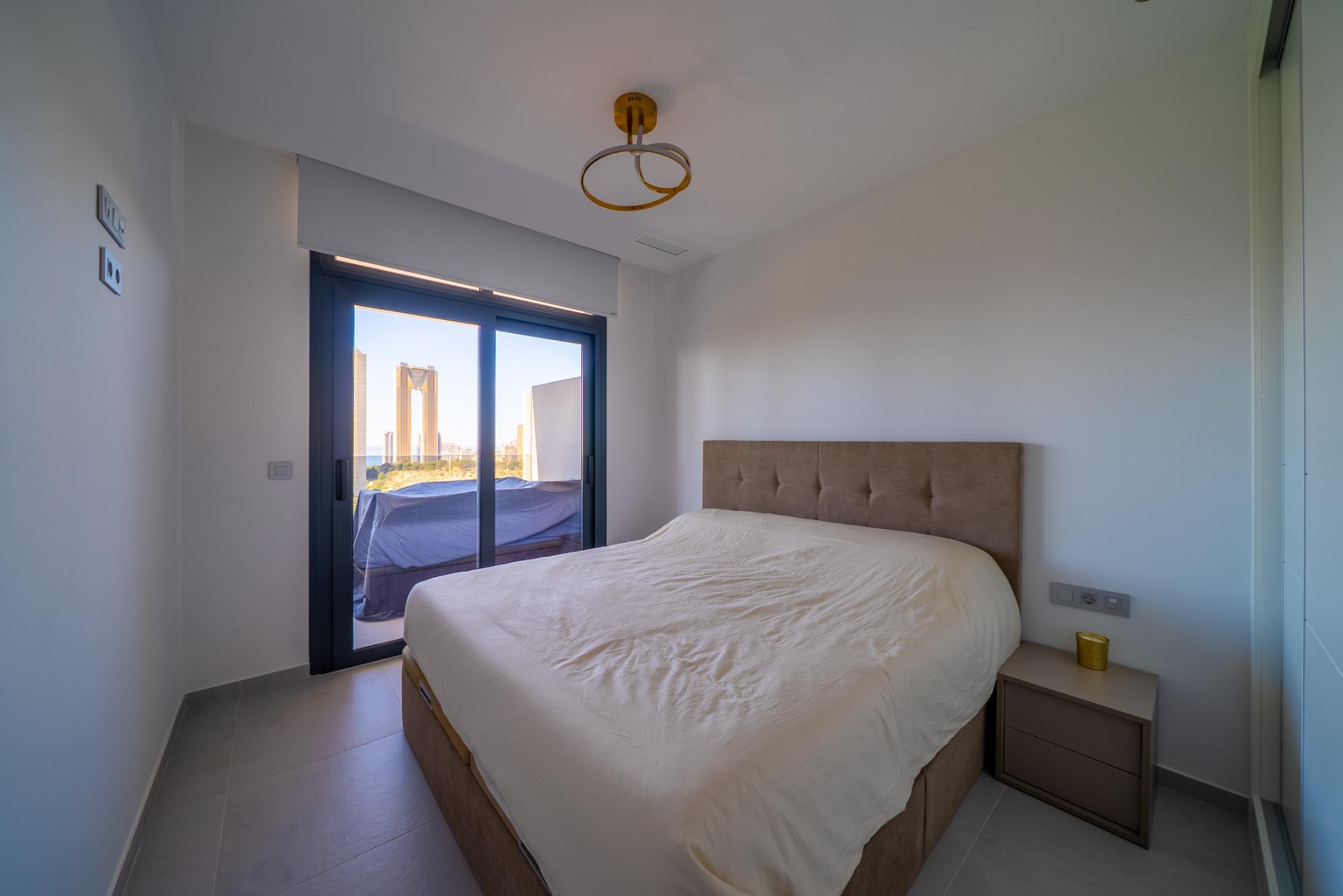 Ruim 2-slaapkamer appartement in het Eagle Tower Complex