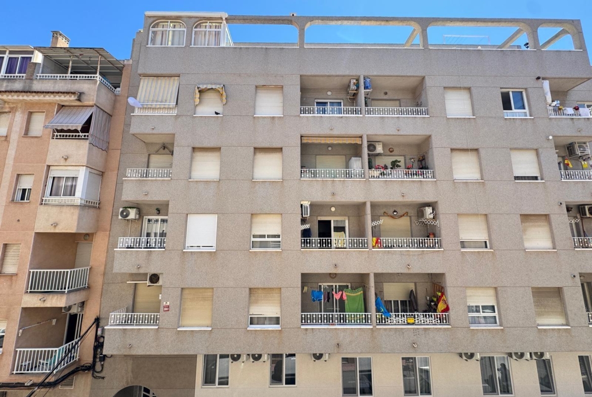 AMPLIO APARTAMENTO DE 99 M2 A 350 METROS DE PLAYA DEL CURA. 2 DORM. 1 BAÑO.