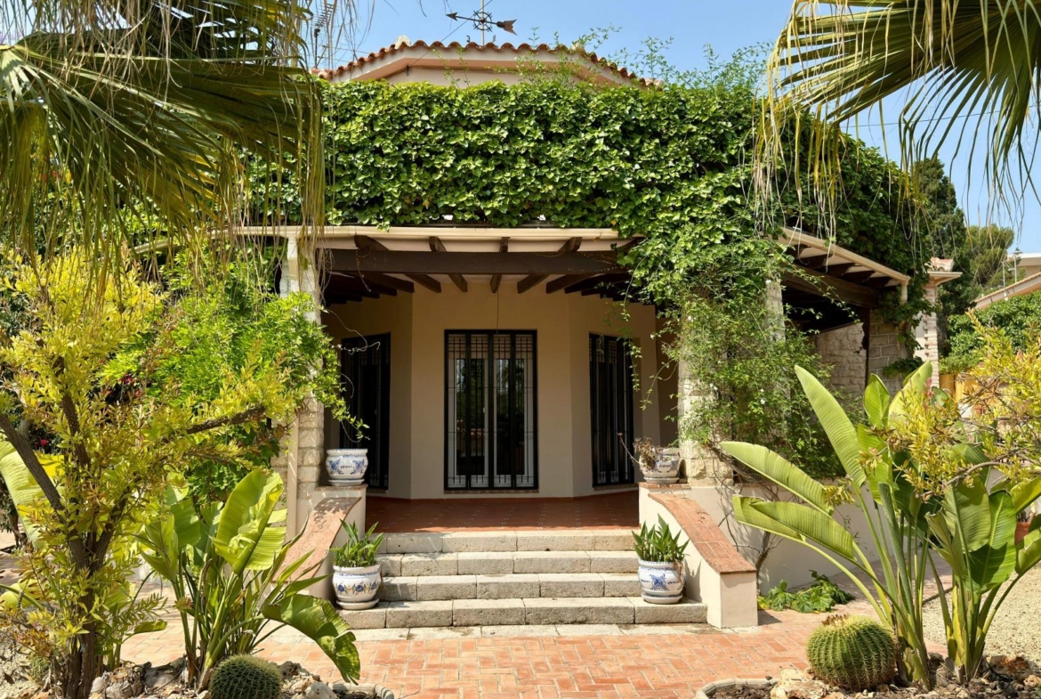 Exclusieve Villa Omringd door de natuur in Alicante