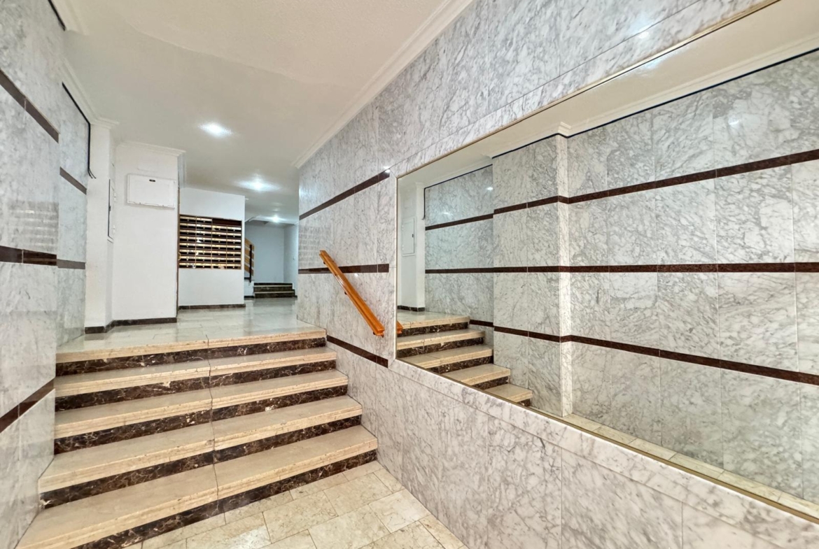 ESTUDIO A 250 METROS DE PLAYA DE LOS LOCOS Y CON 25 M2. CON PISCINA COMUNITARIA.