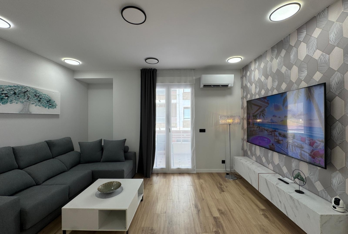 TOTALLY RENOVATED APARTMENT 20 METERS FROM THE BEACH WITH 100 M2 OF SURFACE. 3 BEDROOMS. 1 BATHROOMS.