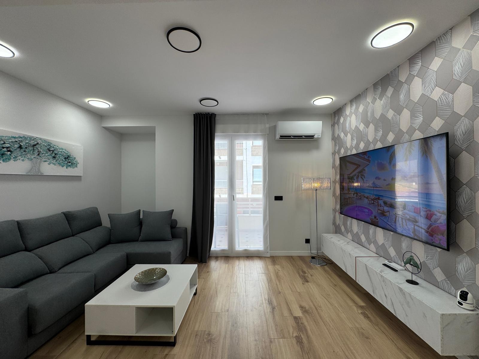 TOTALLY RENOVATED APARTMENT 20 METERS FROM THE BEACH WITH 100 M2 OF SURFACE. 3 BEDROOMS. 1 BATHROOMS.