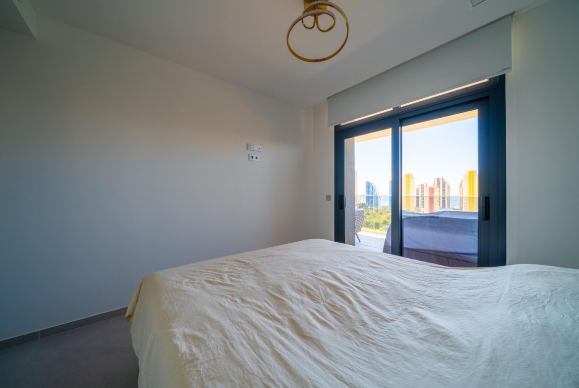 Ruim 2-slaapkamer appartement in het Eagle Tower Complex