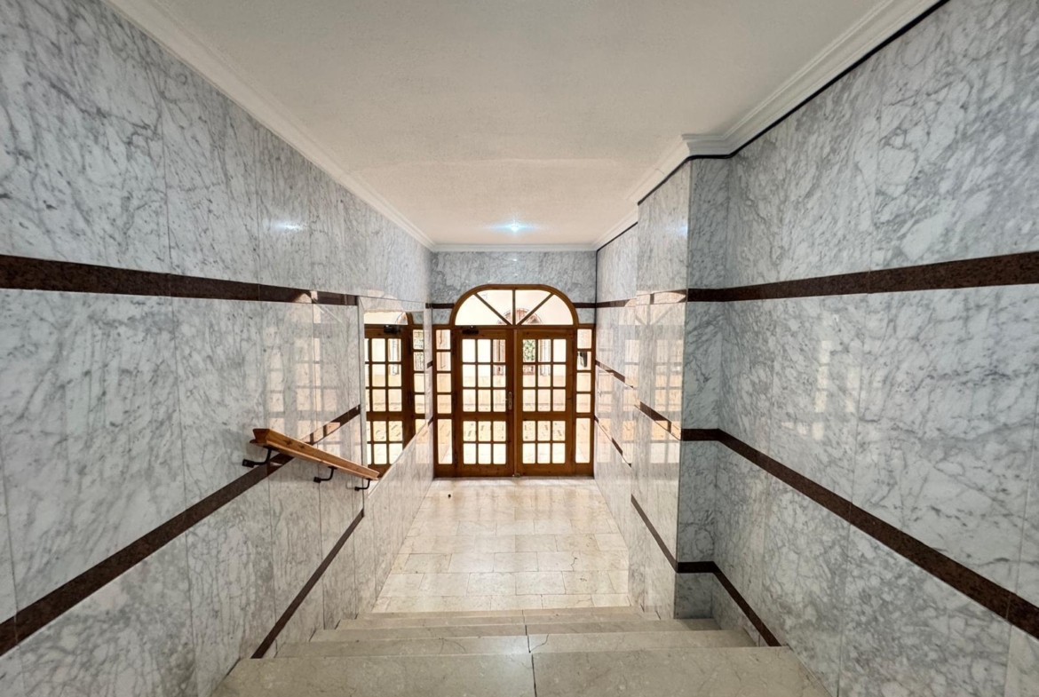 ESTUDIO A 250 METROS DE PLAYA DE LOS LOCOS Y CON 25 M2. CON PISCINA COMUNITARIA.