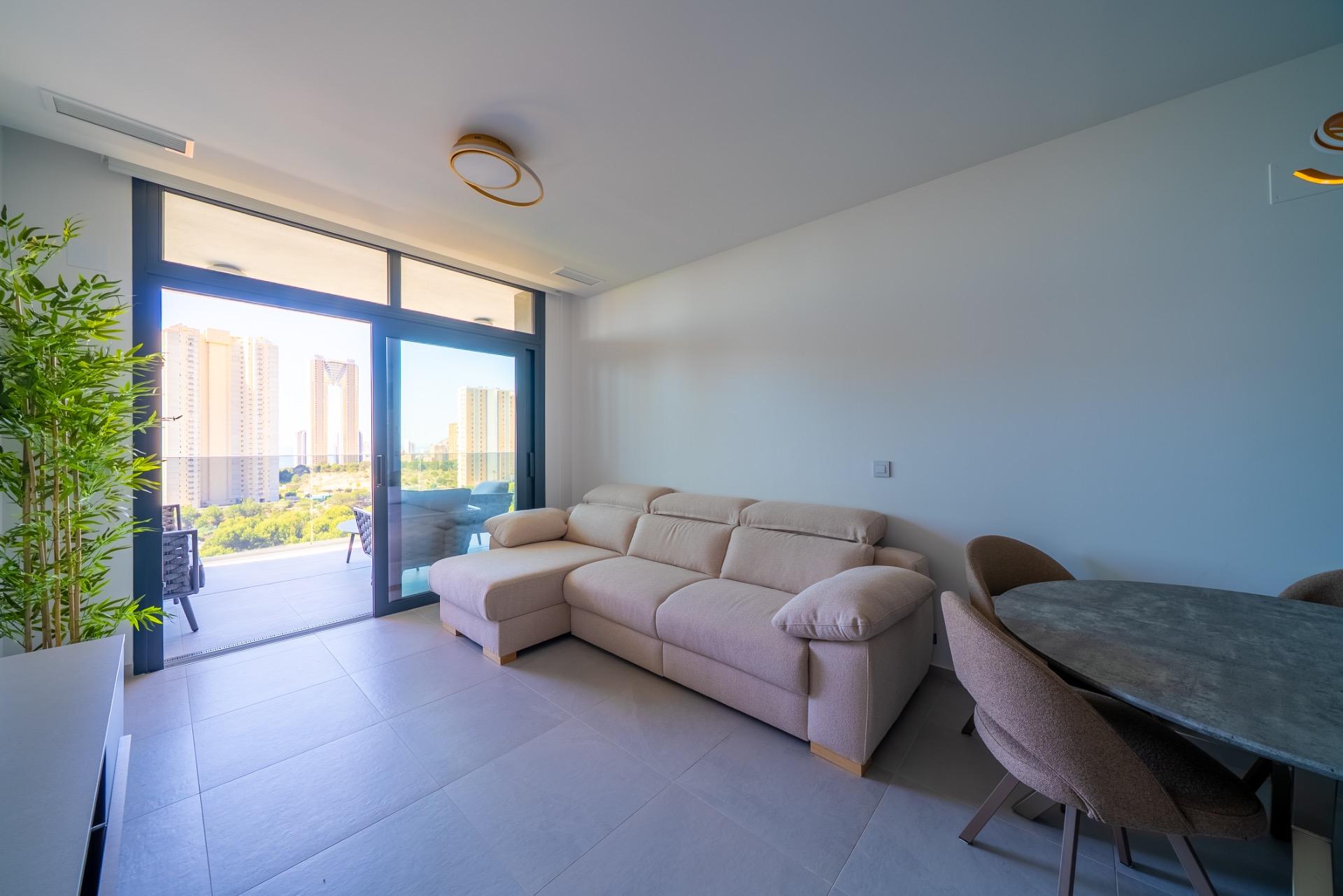 Ruim 2-slaapkamer appartement in het Eagle Tower Complex