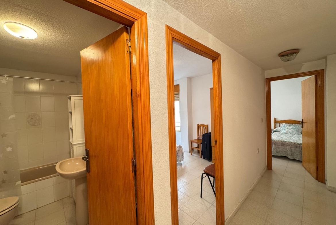 AMPLIO APARTAMENTO DE 99 M2 A 350 METROS DE PLAYA DEL CURA. 2 DORM. 1 BAÑO.
