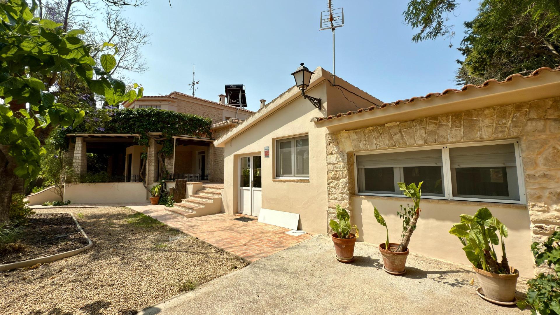 5-22-35 Exclusieve Villa Omringd door de natuur in Alicante