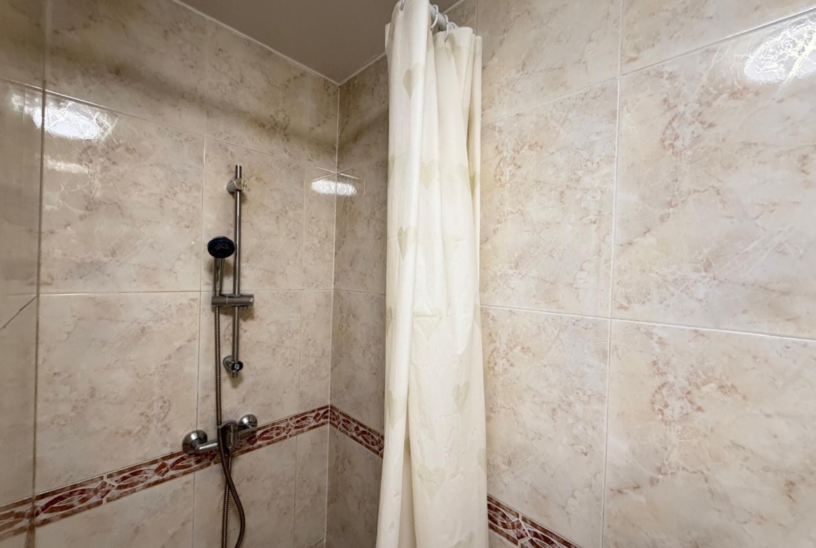 REFORMED 2-BEDROOM APARTMENT. 1 BATHROOM. WITH 65 M2. PARK OF NATIONS AREA. BEACH 800 METERS AWAY.