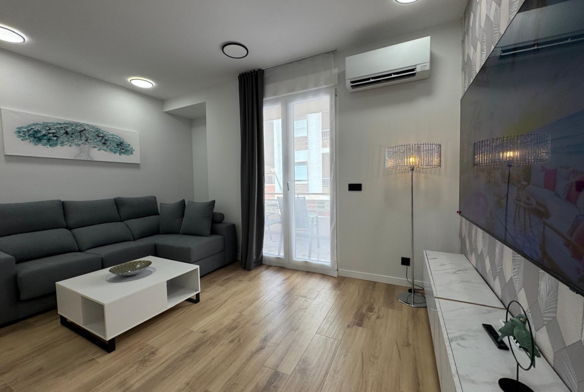 TOTALLY RENOVATED APARTMENT 20 METERS FROM THE BEACH WITH 100 M2 OF SURFACE. 3 BEDROOMS. 1 BATHROOMS.