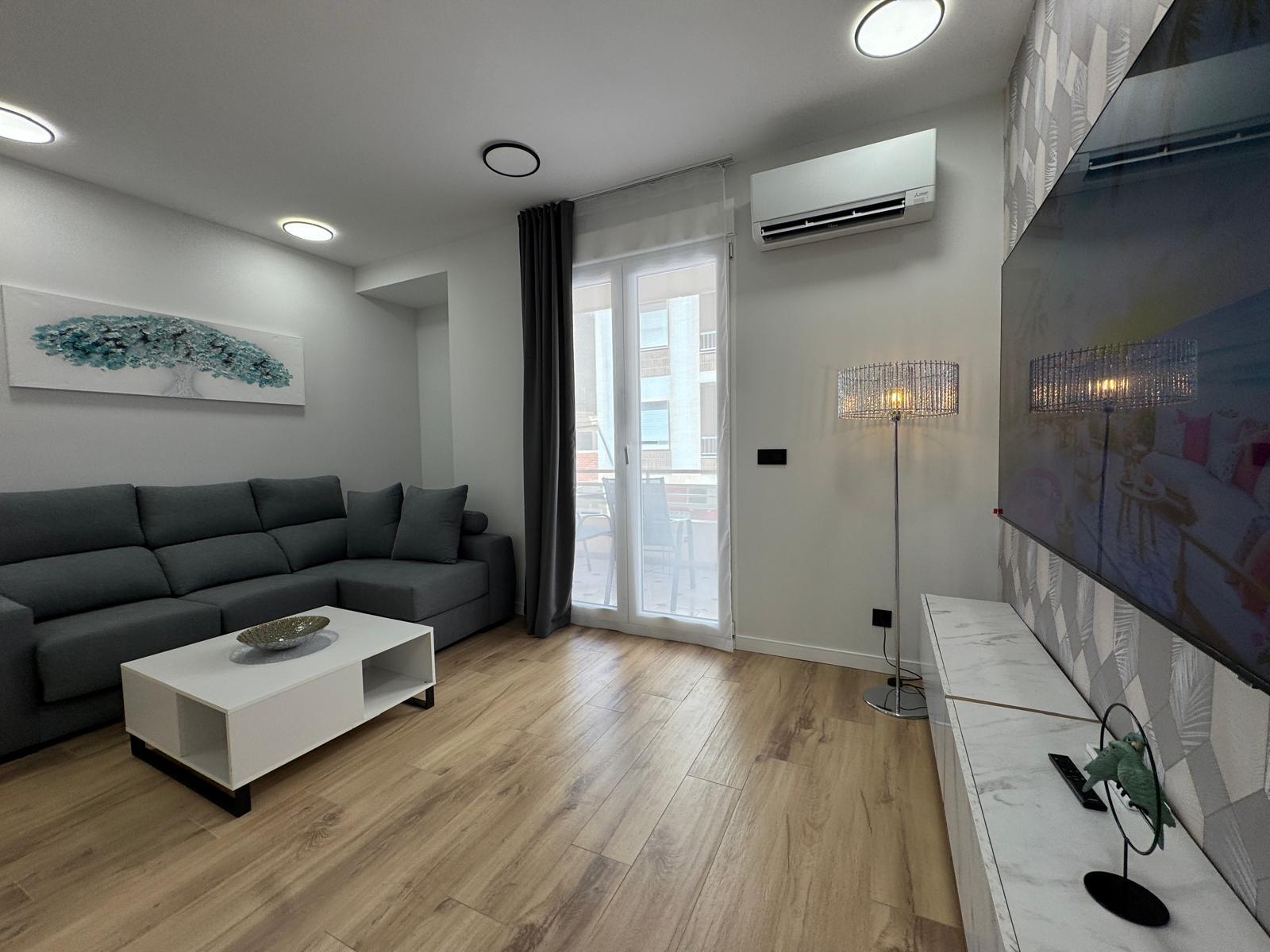 TOTALLY RENOVATED APARTMENT 20 METERS FROM THE BEACH WITH 100 M2 OF SURFACE. 3 BEDROOMS. 1 BATHROOMS.