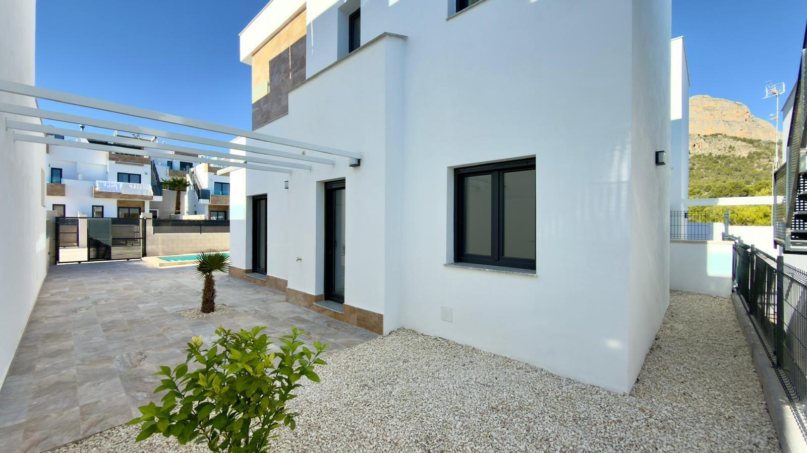 5-22-52 Exclusive villa in Polop with mountain views