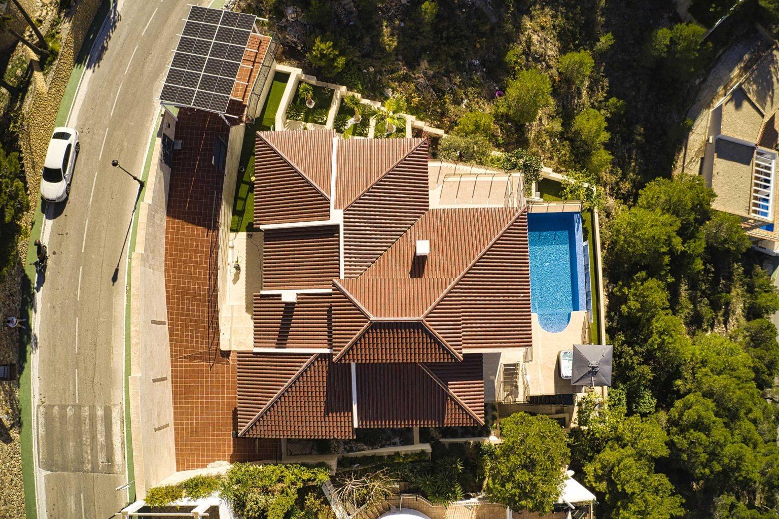 Luxury villa with views of the sea and the mountains