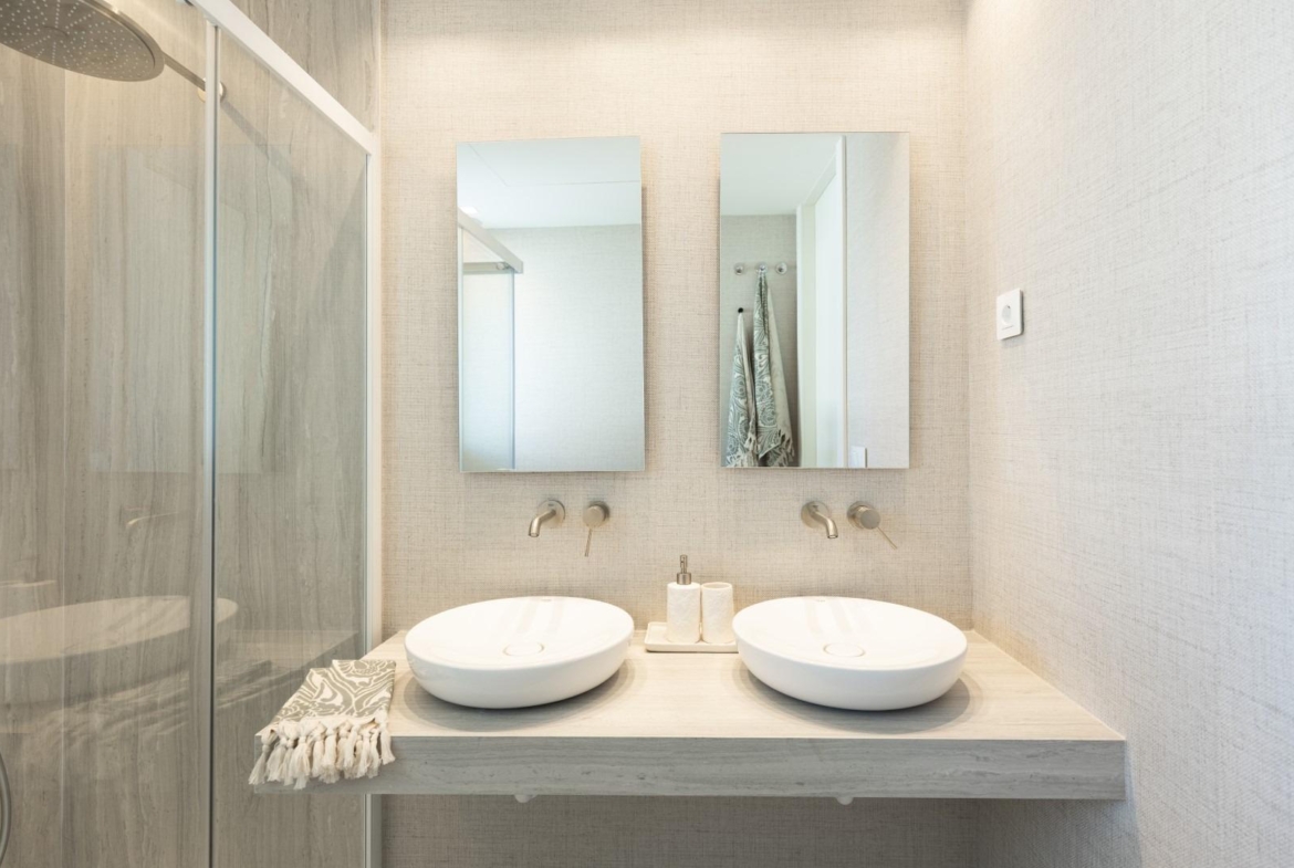 Last luxury apartments on the first line of Poniente beach