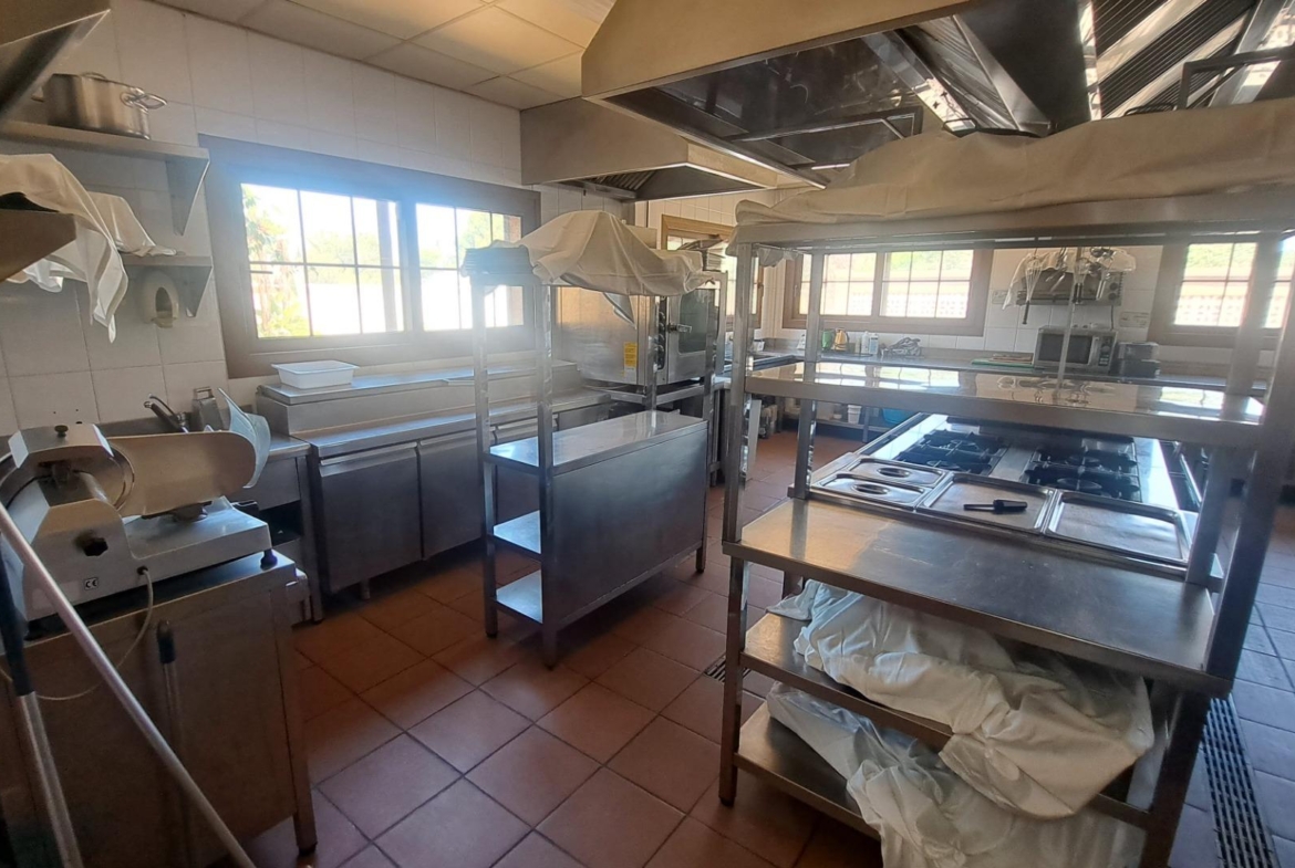 RESTAURANTE EN CABO ROIG. CON 871 M2.
