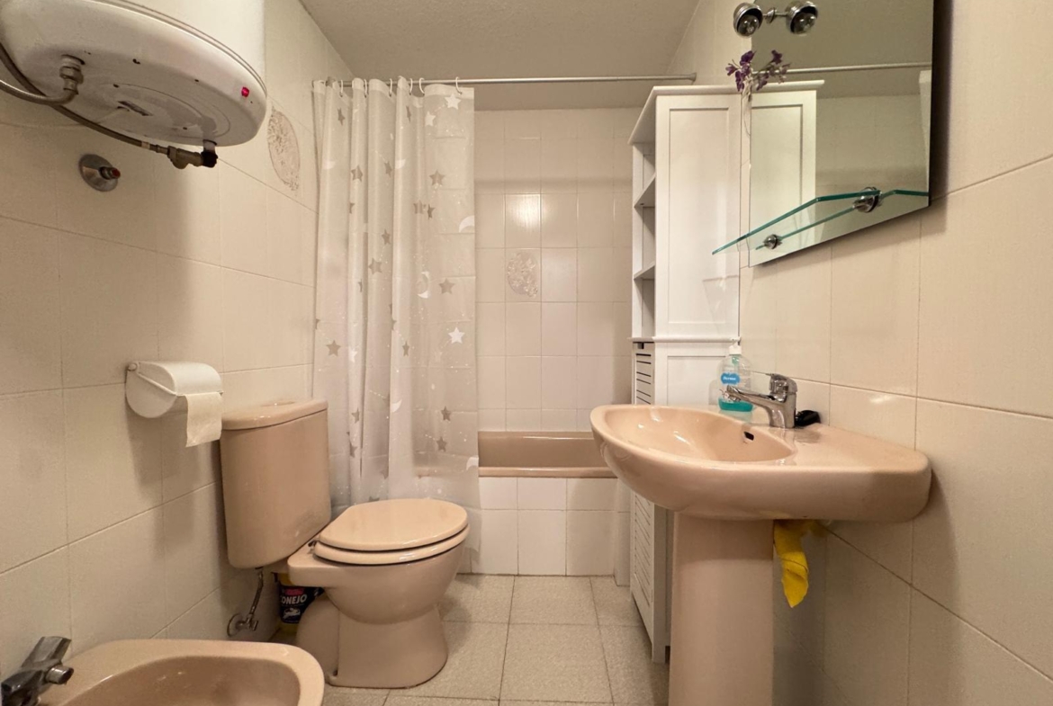 AMPLIO APARTAMENTO DE 99 M2 A 350 METROS DE PLAYA DEL CURA. 2 DORM. 1 BAÑO.