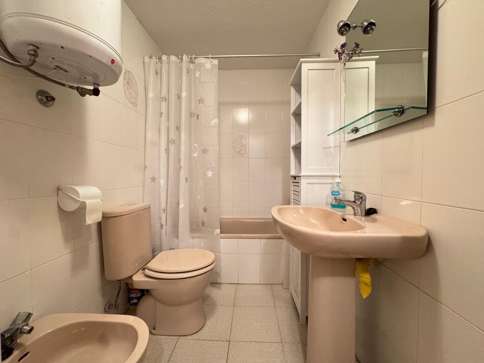 AMPLIO APARTAMENTO DE 99 M2 A 350 METROS DE PLAYA DEL CURA. 2 DORM. 1 BAÑO.