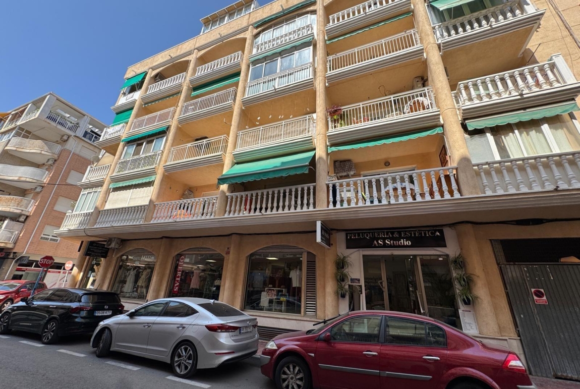 ESTUDIO A 250 METROS DE PLAYA DE LOS LOCOS Y CON 25 M2. CON PISCINA COMUNITARIA.
