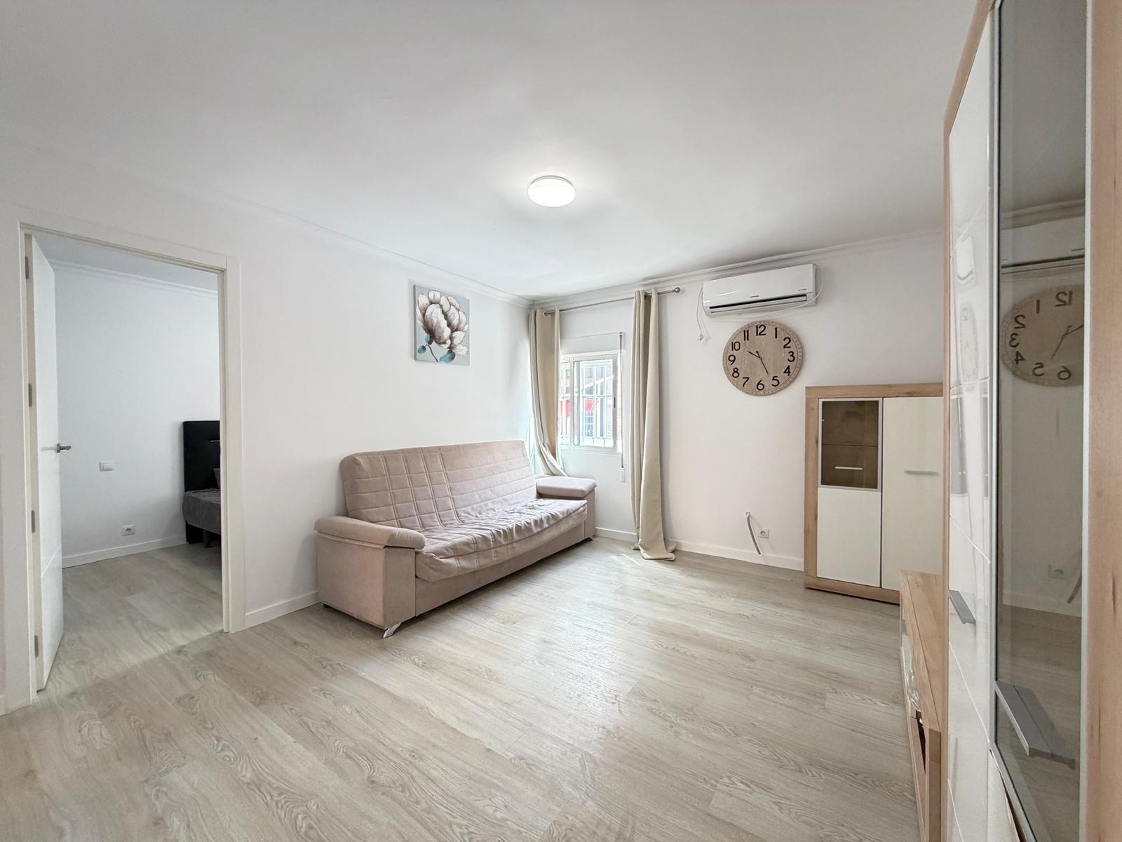 5-23-40 REFORMED 2-BEDROOM APARTMENT. 1 BATHROOM. WITH 65 M2. PARK OF NATIONS AREA. BEACH 800 METERS AWAY.